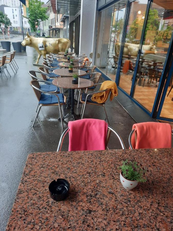 Albergue Zak Neuhausen Neuhausen Am Rheinfall Exterior foto